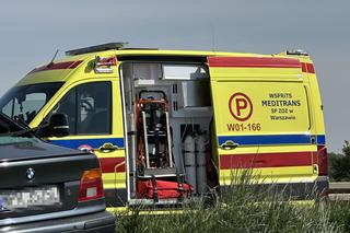 Potworny wypadek w Brwinowie. Czołowe zderzenie ciężarówki z BMW. Lekarze kilkadziesiąt minut walczyli o życie kierowcy