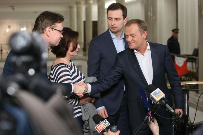 AI wybrała 5 najlepszych polityków w Polsce ostatnich 30 lat!