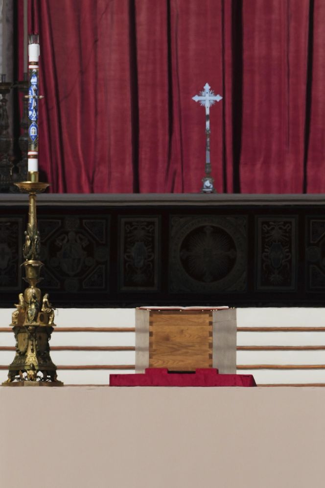 Zaczął się pogrzeb papieża Franciszka. Jedna z największych takich ceremonii w historii