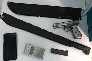 Wpadli na podwórko z bronią, zaczęli bić i krzyczeć. Teraz są w areszcie