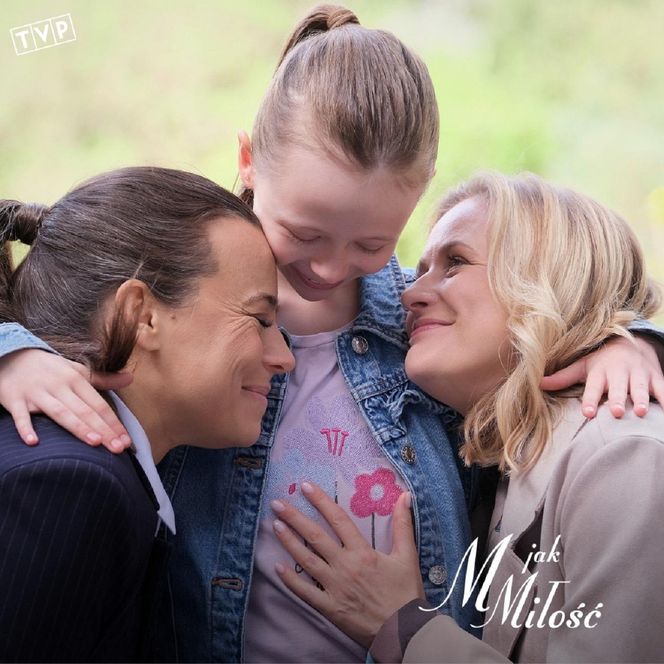 M jak miłość odc. 1872. Magda (Anna Mucha), Julia (Marta Chodorowska), Nadia (Mira Fareniuk)