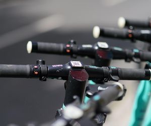 Jeździł hulajnogą w Kujawsko-Pomorskiem bez uprawnień. Mandat trafił do matki. Sprawa trafi do sądu rodzinnego