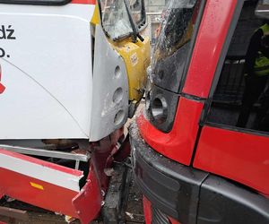 Zderzenie dwóch tramwajów w centrum Łodzi.
