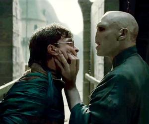 Harry Potter: Czarny Pan rozkręca melanż. Zabawne WIDEO tańczącego Voldemorta [WIDEO]