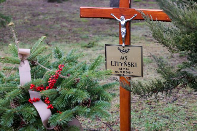 Tak wygląda grób Jana Lityńskiego w pierwszą rocznicę śmierci 