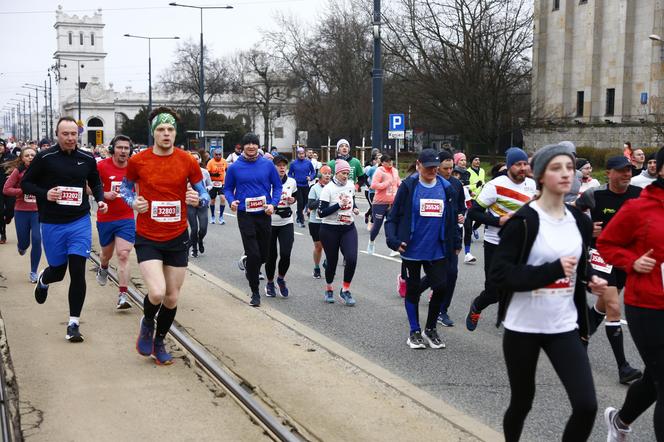 Bieg na Piątkę 2024, Warszawa - zdjęcia. Biegłeś? Szukaj się w galerii!