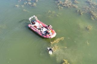 Dwie osoby wpadły do wody i nie wypłynęły. Tragiczny finał akcji ratunkowej w Mostkach