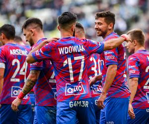 Kto mistrzem Polski: Raków czy Legia? Legenda ekstraklasy tak widzi walkę o tytuł