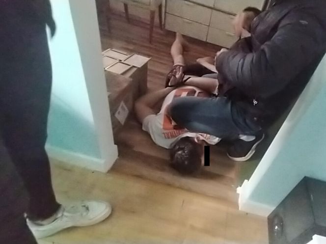 Spektakularna akcja na Pradze Północ i Żoliborzu. Policja uderza w narkotykowy biznes. Zobacz, co znaleziono w ich kryjówkach!