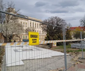 Plac Słowiański nadal w remoncie. Jak przebiegają prace?