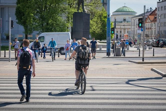 Mandaty dla rowerzystów 2021 za technikę jazdy? Nawet 500 złotych za złamanie przepisów!