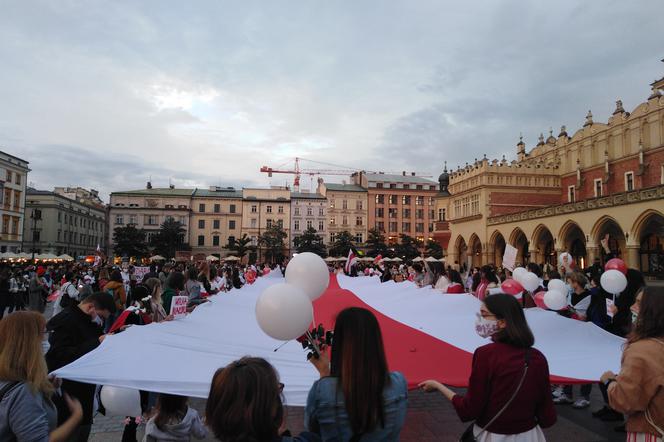 Kobiety apelują o wsparcie. W Krakowie odbył się protest przeciwko sytuacji na Białorusi