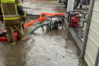 Strażacy z województwa świętokrzyskiego walczą ze skutkami burz