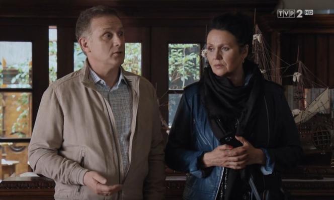 M jak miłość, odcinek 1601: Marysia (Małgorzata Pieńkowska), Artur Rogowski (Robert Moskwa)