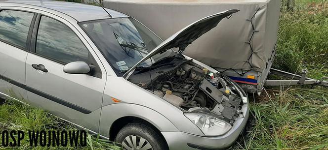 Bus zderzył z się "osobówką". Jedna osoba trafiła do szpitala