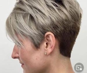 Najlepsze fryzury dla kobiet po 60-tce na jesień 2022