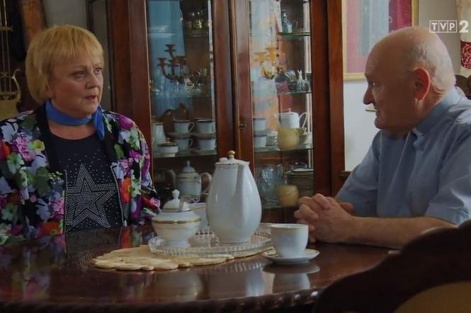 M jak miłość odc. 1388. Ksiądz (Maciej Damięcki), Kisielowa (Małgorzata Różniatowska)