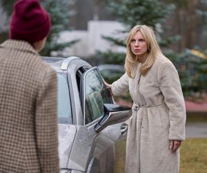 Na Wspólnej, odc 4031. Monika (Sylwia Gliwa), urzędniczka (Katarzyna Dworak)