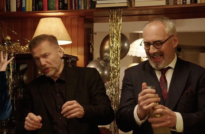 M jak miłość, zabawa sylwestrowa. Werner (Jacek Kopczyński), Andrzej Budzyński (Krystian Wieczorek)