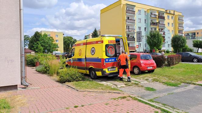 W Kraśniku dziecko wypadło z okna na trzecim piętrze. Wezwano śmigłowiec LPR 