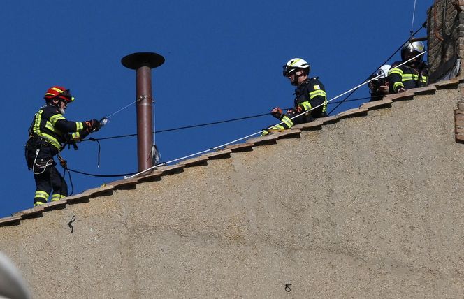 Watykan przygotowuje się do wyboru papieża. Komin już zamontowany