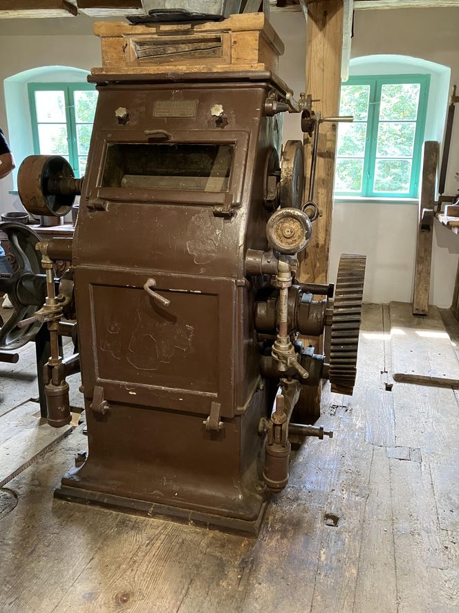 Dolny Młyn w Wojciechowie k/Lubomierza - nowy właściciel odziedziczył urządzenia młyńskie i utworzył prywatną ekspozycję muzealną