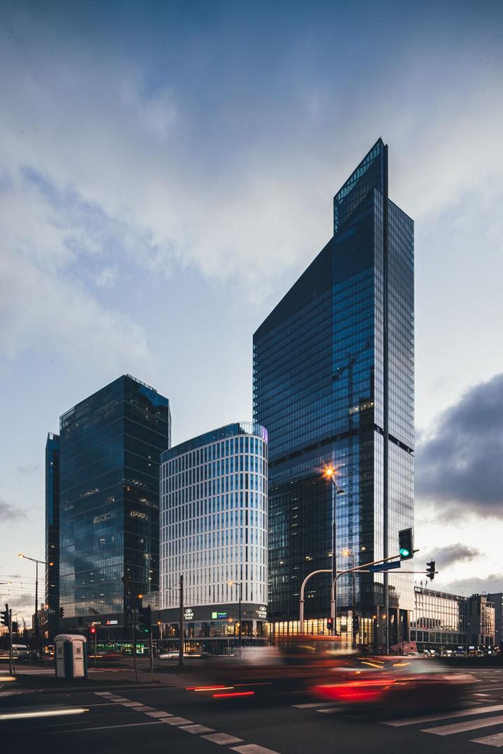 Skyliner w Warszawie: po wieżowcu oprowadza Michał Sadowski