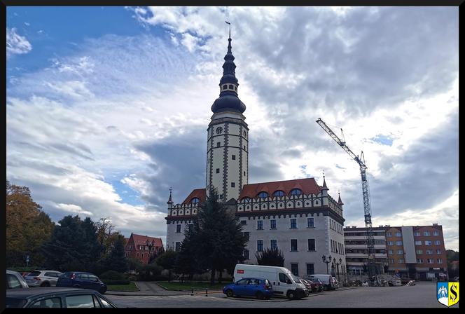 Odbudowany ratusz w Strzelinie