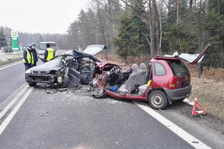 Tragiczny wypadek w Komorowie. W czołowym zderzeniu zginęła jedna osoba [ZDJĘCIA]