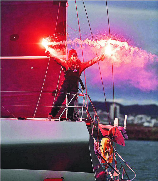 Pierwsza opłynęła samotnie świat