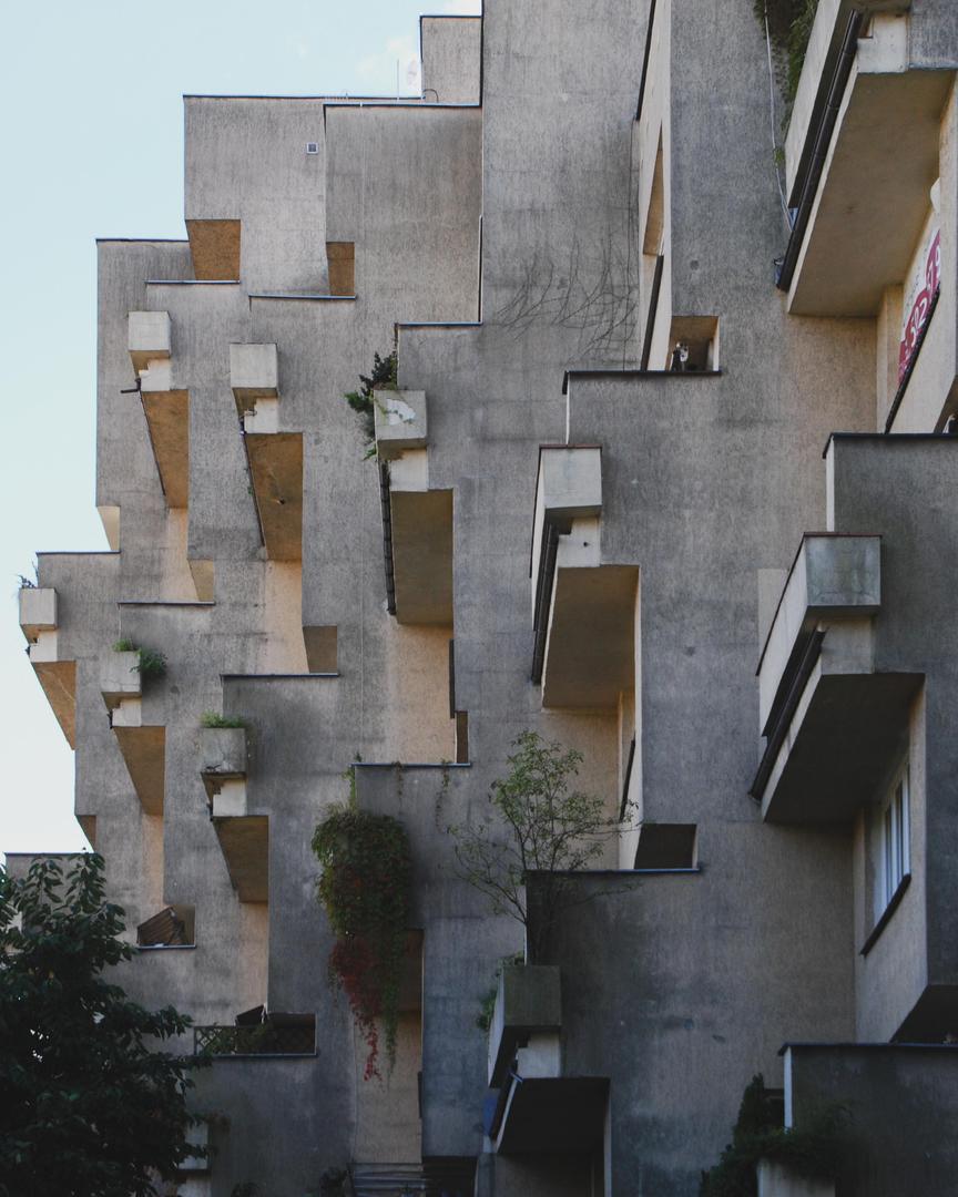 9 najpiękniejszych bloków PRL-u - zobacz zdjęcia budynków, które walczą ze stereotypem wielkiej płyty