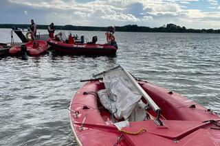 Na jeziorze przewróciła się łódź! 150 metrów dalej dryfowała skrajnie wycieńczona para