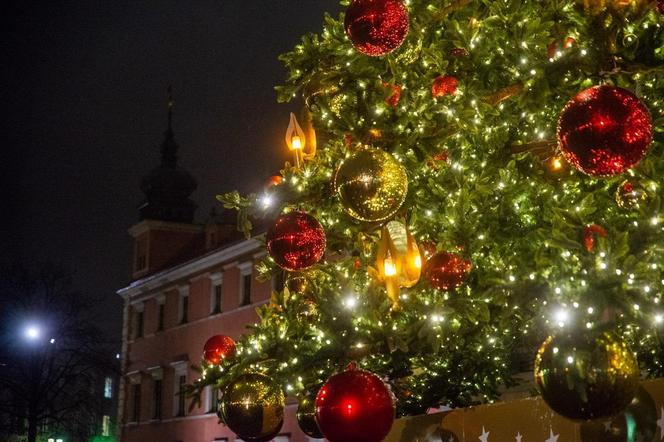 Trakt Królewski rozbłyśnie tysiącami światełek. Wiemy, kiedy włączą świąteczne iluminacje w Warszawie!