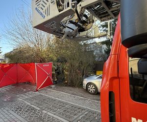 Tragiczny pożar w domu na Targówku. Nie żyje kobieta 