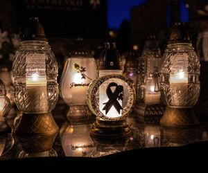 Tysiące zniczy rozświetliło polskie cmentarze. Niezwykły widok po zmroku