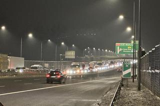 Makabra na S8 pod Warszawą. Auto wbiło się w ciężarówkę