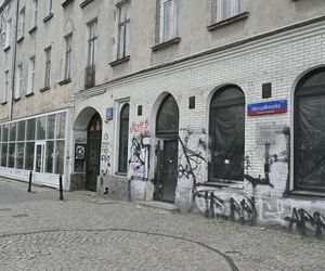„To co robi miasto, to skandal”. Warszawa sprzedaje zabytkową kamienicę w centrum za grube miliony