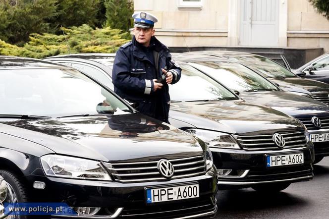 12 nieoznakowanych Volkswagenów Passatów dla policji