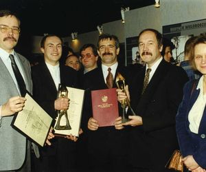   Od lewej: architekJakub Wacławek i Grzegorz Stiasny, Jerzy Smoczyński (burmistrz gminy Białołęka), Jacek Kaznowski (przewodniczący Rady Gminy), Irena Szymczyk (sekretarz gminy)