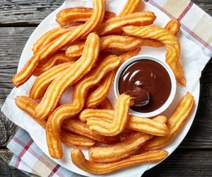 Churros na tłusty czwartek – przepis Anny Starmach [WIDEO]