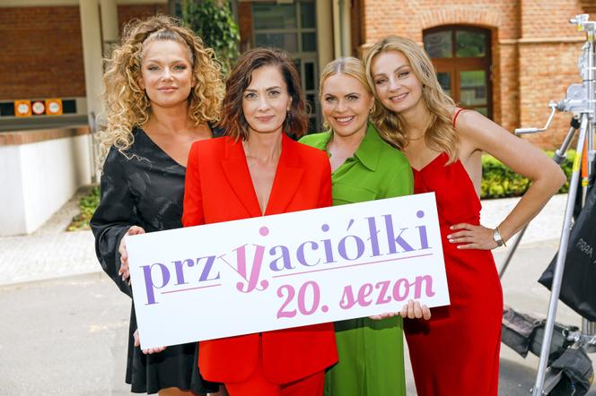 Jesienny spot Polsatu. Przyjaciółki 20 sezon. Joanna Liszowska, Anita Sokołowska, Magdalena Stużyńska, Małgorzata Socha