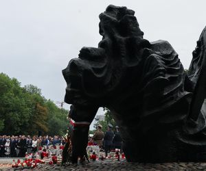 Uroczystość pod pomnikiem Polegli Niepokonani (1.08.2025)