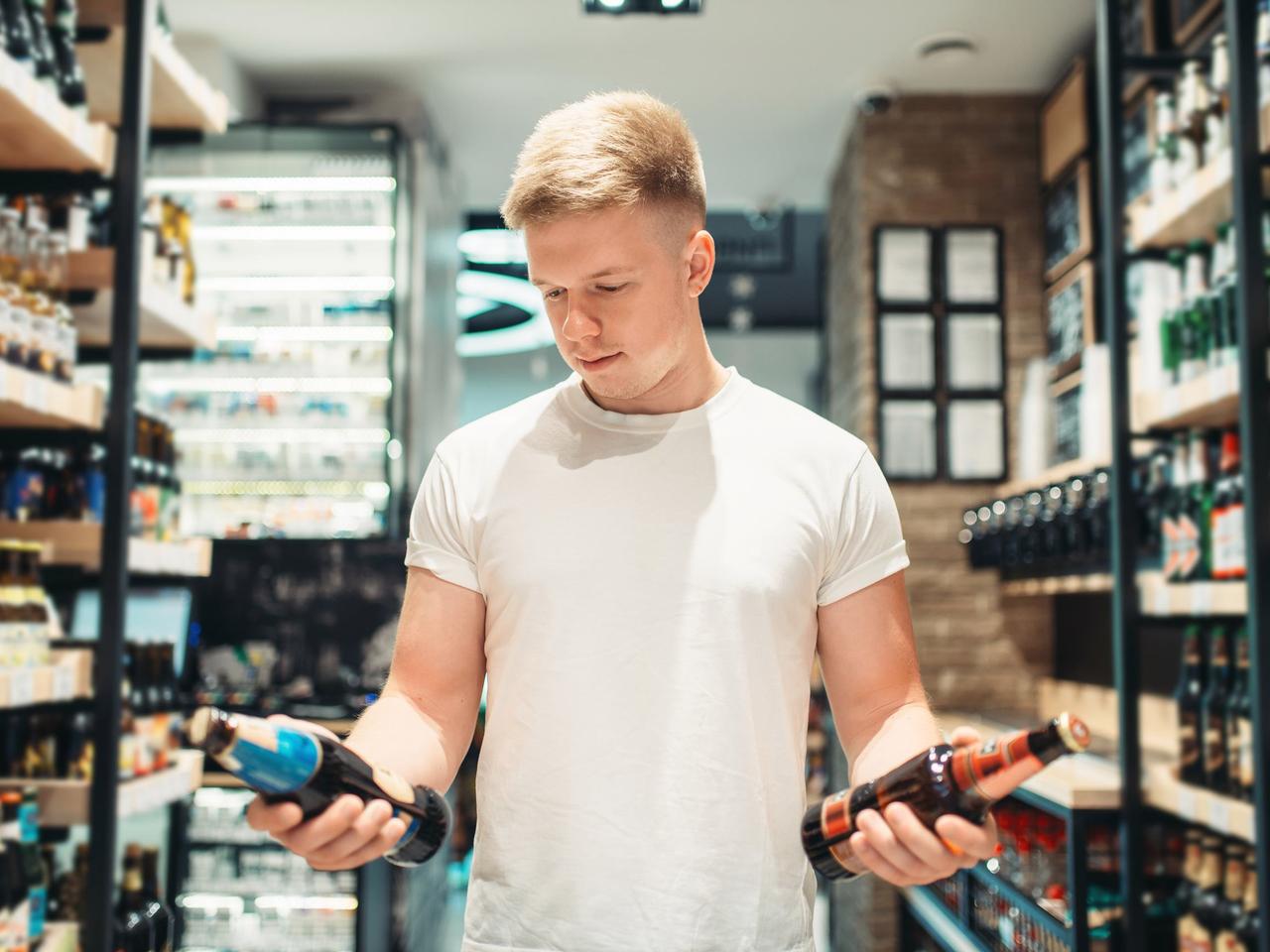 Zakaz sprzedaży alkoholu na stacjach benzynowych. Takie prawo poparłaby niemal połowa Polaków