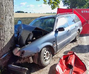 Śmiertelny wypadek pod Kartuzami! Kobieta i mężczyzna z volkswagena nie żyją [ZDJĘCIA]