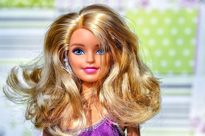 HIT! Barbie na oczach dziecka zmienia swój wygląd! Metamorfoza jest OGROMNA! [WIDEO]