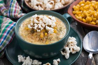 Zupa popcornowa: przepis na rozkosznie kremową zupę z popcornem