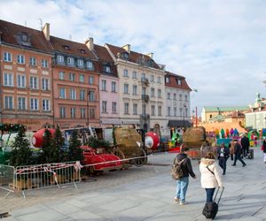 Montaż świątecznej iluminacji w Warszawie