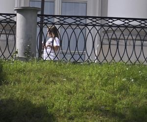 Kasia Nawrocka czuje się już w Belwederze jak u siebie! Przemieszcza się na rowerku!