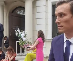 	M jak miłość nowy sezon po wakacjach. Olek (Maurycy Popiel) na planie na ślubie Kamy i Marcina