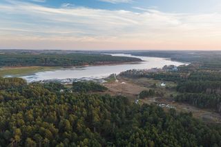To najpiękniejsze jezioro Świętokrzyskiem według AI! Jest największym zbiornikiem w województwie